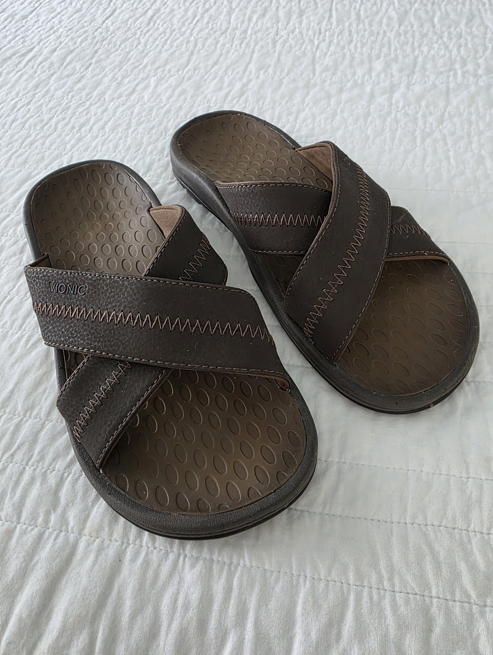 Vionic Bryce Adam Brown Cross-Strap Slide Sandals Mens 7